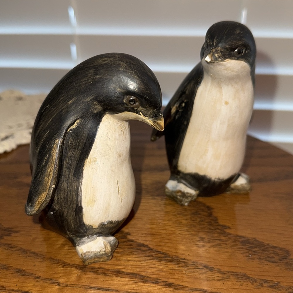 Faux Wood Carved Resin Adorable Penguin Couple Bird Animal Figurine Statue SET 2